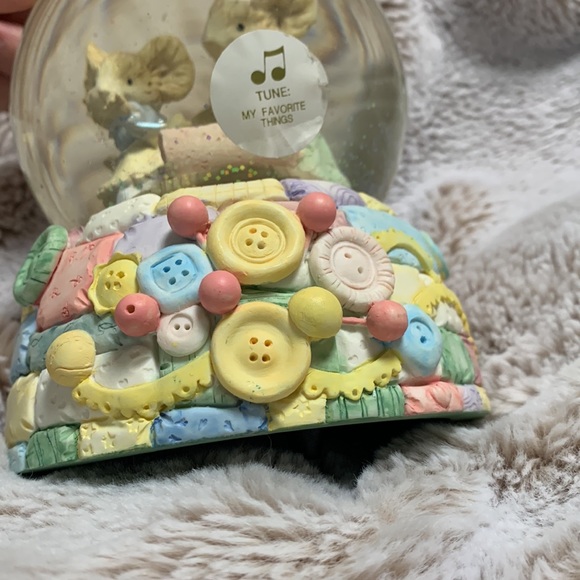 Tiny Talk musical snow globe - Picture 3 of 8